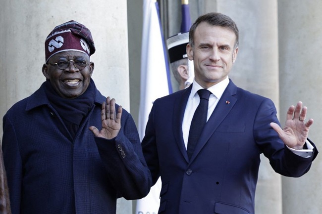 "C'est un grand honneur... E, ils me gâtent toujours" — Le président français Macron apprécie Tinubu en pidgin