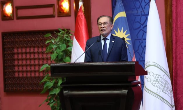 Le Premier ministre malaisien prononce un discours au centre de conférence Azhar et salue le rôle du grand imam