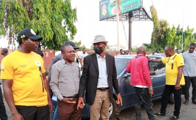 Le groupe de travail de la FCTA perquisitionne les sites du syndicat « une chance » à Abuja