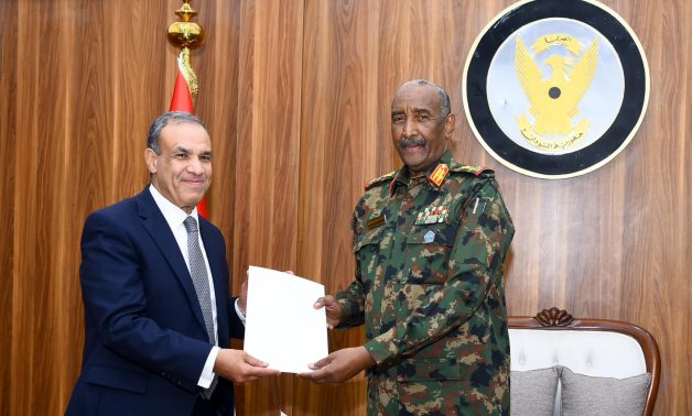 Le ministre égyptien des Affaires étrangères transmet le message du président Sissi au président du Conseil de souveraineté soudanais