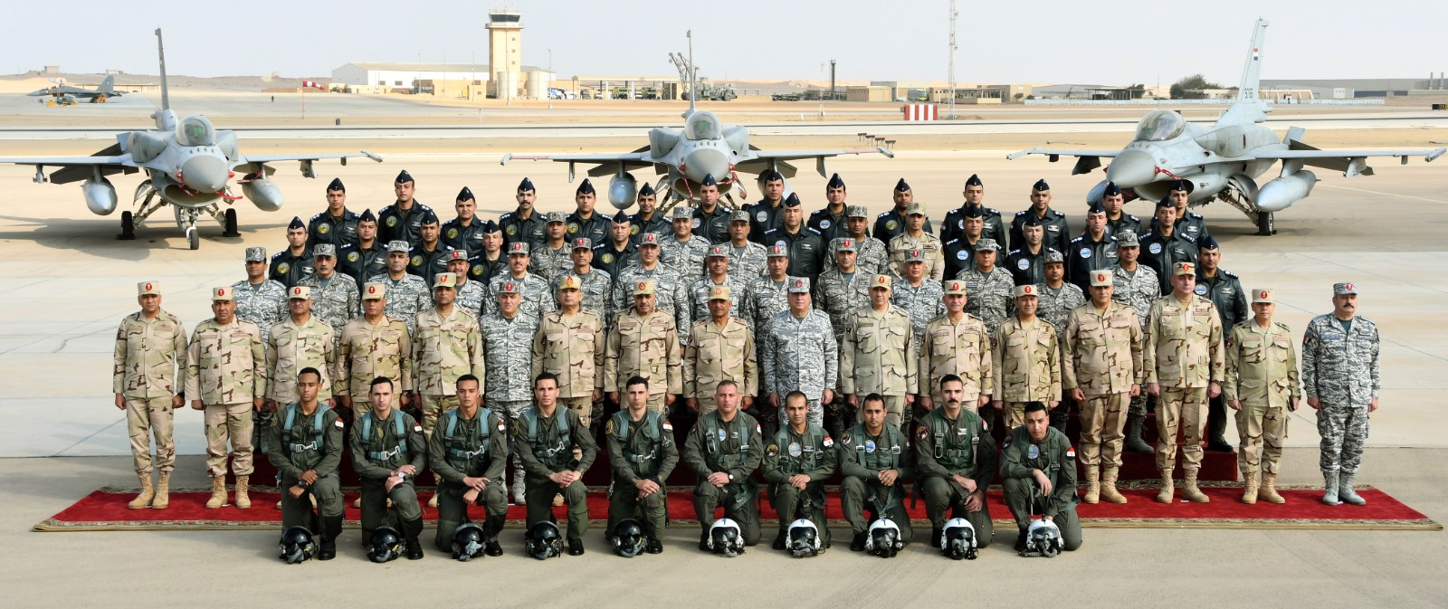 Ministre de la Défense et forces aériennes