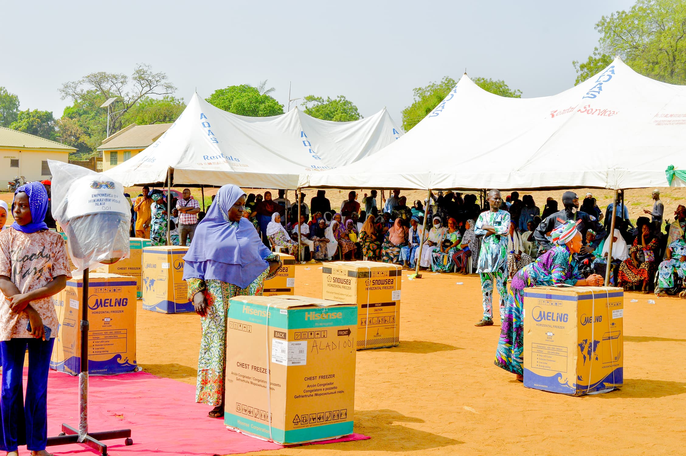 Le législateur de Kwara donne du pouvoir à 500 artisans et veuves