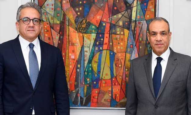 Ministre des Affaires étrangères et le candidat égyptien au poste de Directeur général de l'UNESCO discutent de la campagne de nomination à l'étranger