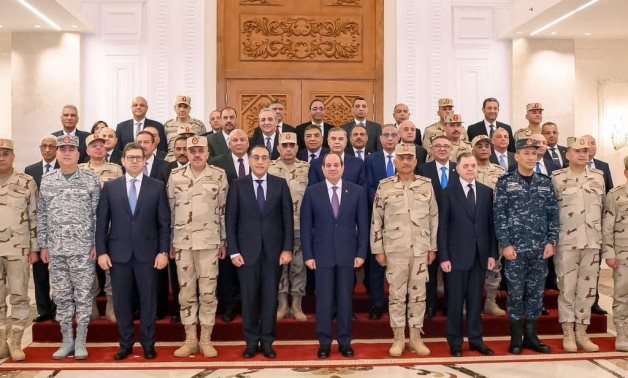 Sissi rencontre les dirigeants de la police et des forces armées pour discuter de leur rôle dans la sécurité nationale