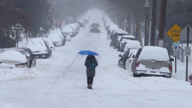 Alerte aux glaces : une tempête hivernale frappe de nombreux États américains, dont plus de 60 millions sous de fortes chutes de neige