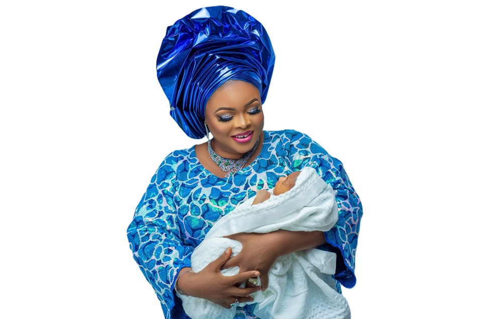 Comment les médecins m'ont recommandé de retirer mon utérus après trois fausses couches — Dayo Amusa