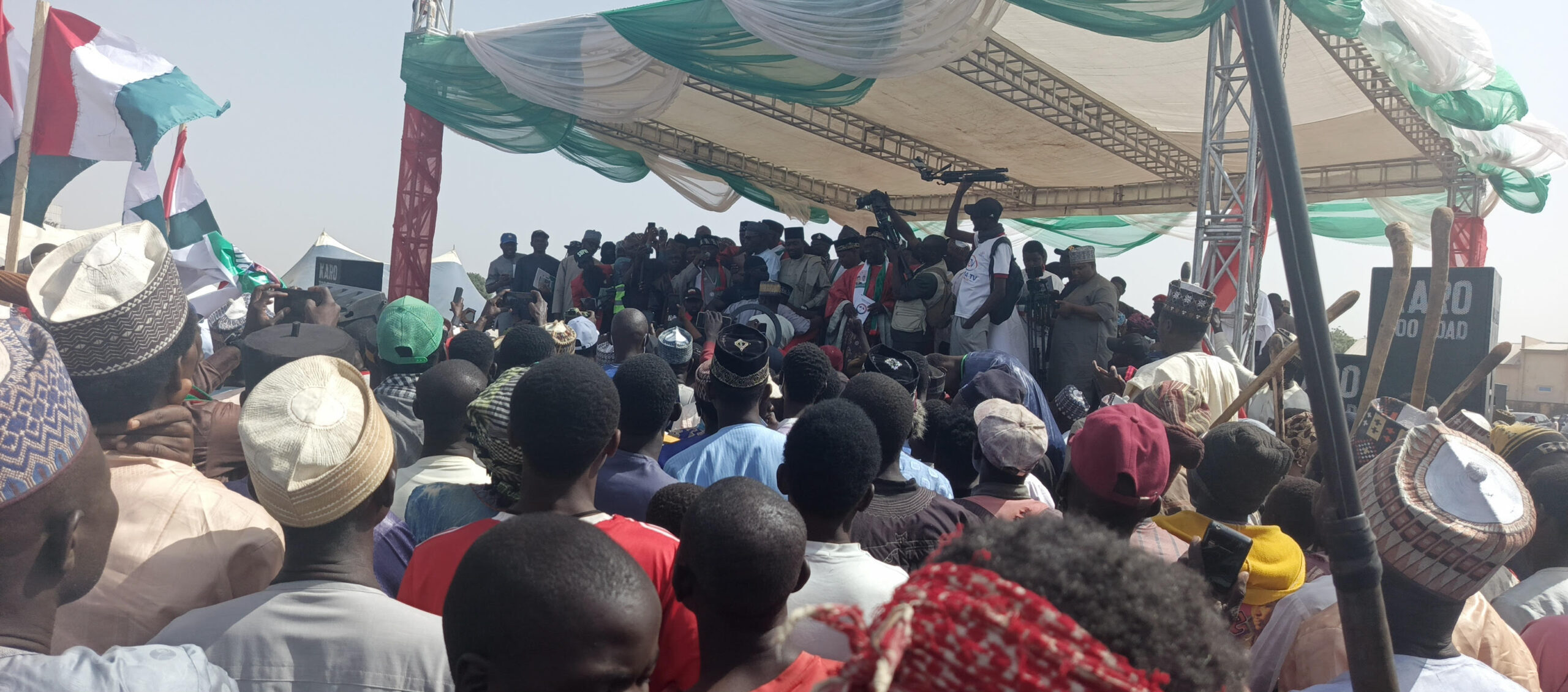Des dizaines de jeunes d'APC rejoignent le PDP à Bauchi