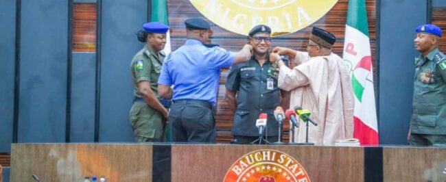 Le CP Bauchi décore 92 officiers nouvellement promus