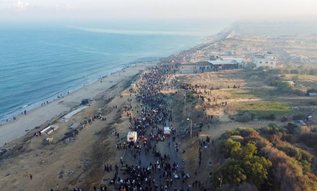 Les Palestiniens déplacés commencent à retourner dans le nord de la bande de Gaza