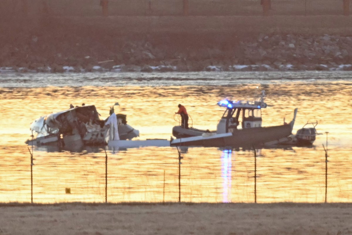 `` Nous passons à l'opération de récupération '', a déclaré un responsable américain qu'aucun survivant dans le crash d'avion de Washington DC