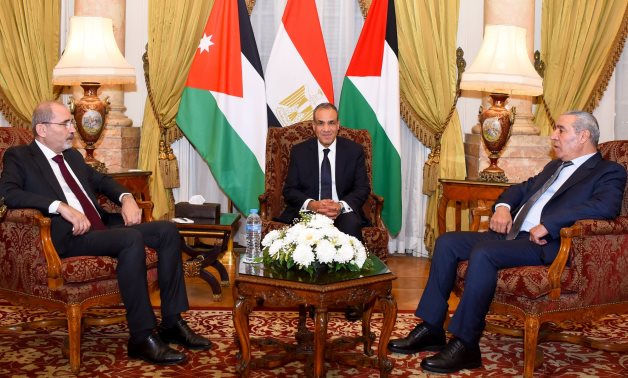 Égypte, Jordanie, PLO discute des façons dont la ré-administration par l'autorité palestinienne de la bande de Gaza