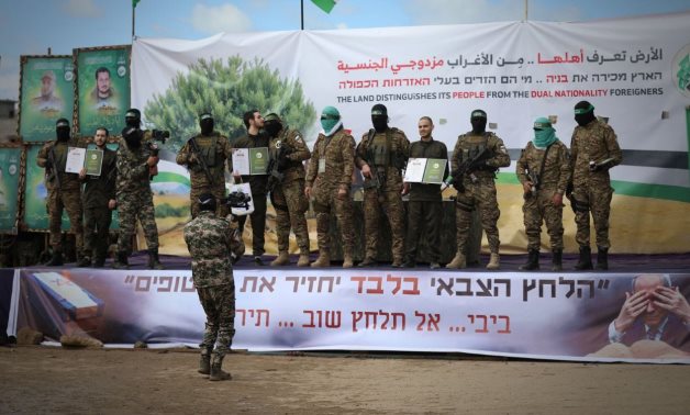 Israël retarde la libération de prisonniers palestiniens après que le Hamas a libéré 6 captifs
