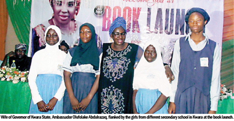 L'épouse du gouverneur de Kwara défend des filles