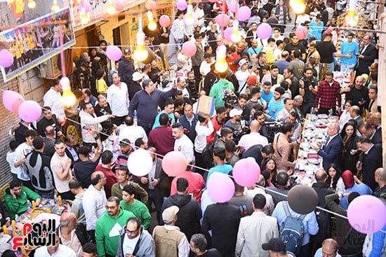 Des milliers de personnes se réunissent pour le grand Ramadan Iftar annuel à Matariya 5
