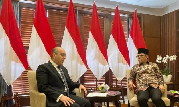 Ambassador Hands Indonesia FM Copie du plan de reconstruction de Gaza préparé par l'Égypte