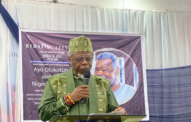 Falola doigts ethnique, politique religieuse en tant que talon d'Achille du Nigéria