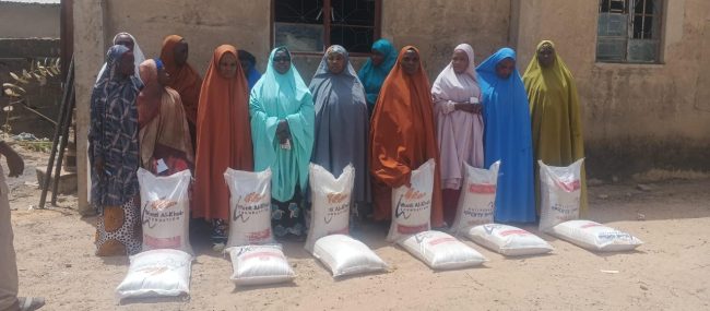 La fondation fait don de riz à la communauté musulmane