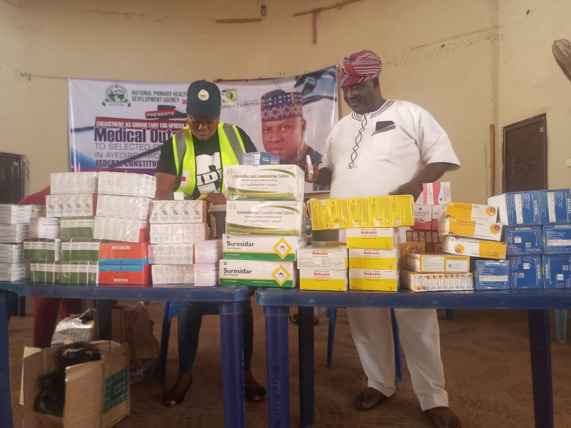 Le législateur d'Osun fournit une sensibilisation médicale gratuite pour 1 000 électeurs