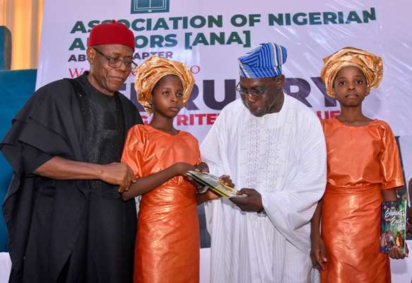 Obasanjo décrie la mauvaise culture de lecture au Nigéria, appelle à l'action