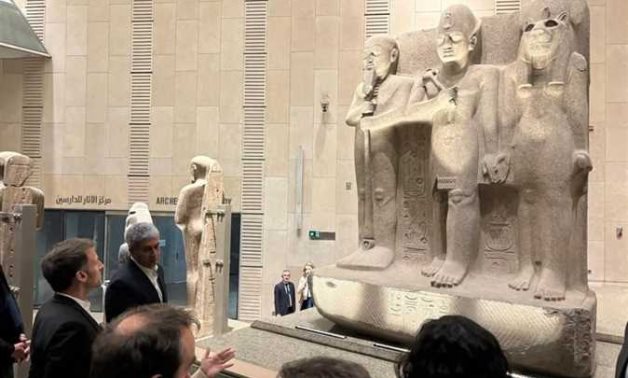 Macron arrive au Caire accompagné de Rafales égyptiens, visite le Grand Musée égyptien