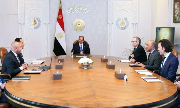 Président Sisi, PDG d'Alstom en France Discutez du projet du Cairo Metro Line 6