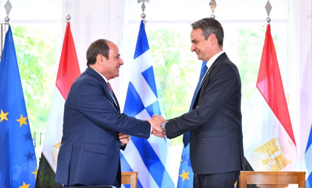 Le président Sisi rencontre le Premier ministre grec Mitsotakis à Athènes