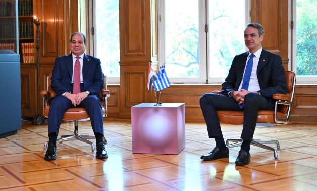 Le Premier ministre grec exprime le bonheur d'accueillir le président égyptien Sisi à Athènes