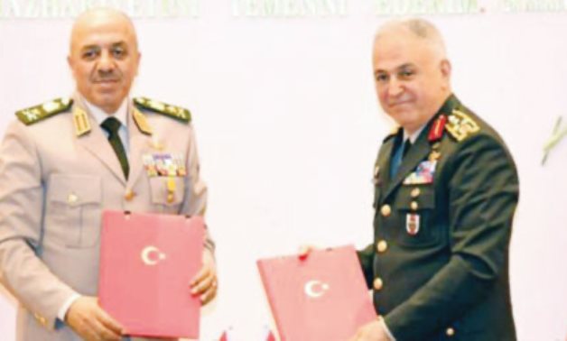 Le chef d'état-major de l'Égypte revient après la visite à Ankara en partenariat militaire, armement