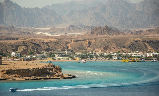 Le gouvernement égyptien ordonne le nettoyage de la marée noire dans la mer du Sinaï, promet une action contre le pollueur