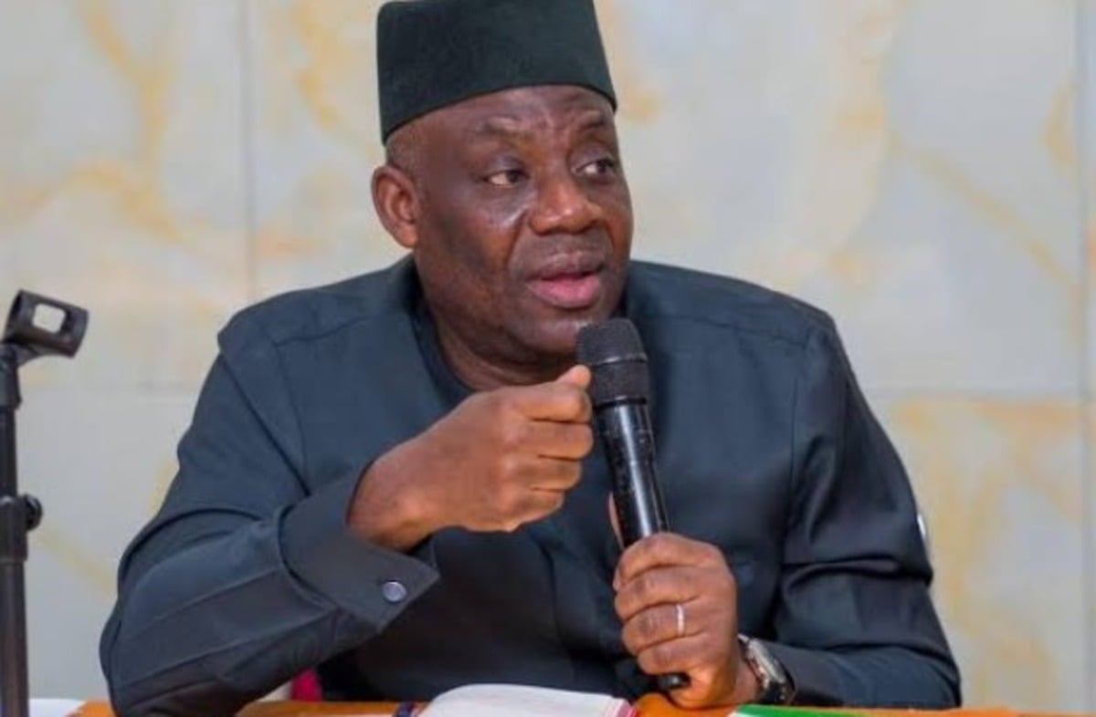 Le ministre de l'Éducation invite Ashiru pour être réélu comme le secrétaire général de l'IFFS