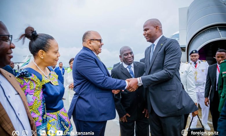 Le président Chapo visite Zanzibar, visite un centre de pêche en mer profonde