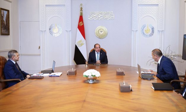 Le président Sisi rencontre le président de la Suez Canal Authority