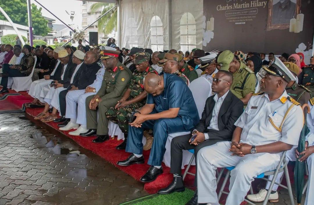 Le président de Zanzibar rend son dernier respect à feu Charles Hillary