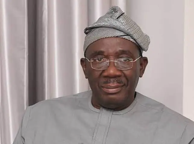 Le sénateur Fadahunsi distribue des semis pour stimuler la sécurité alimentaire à Osun East