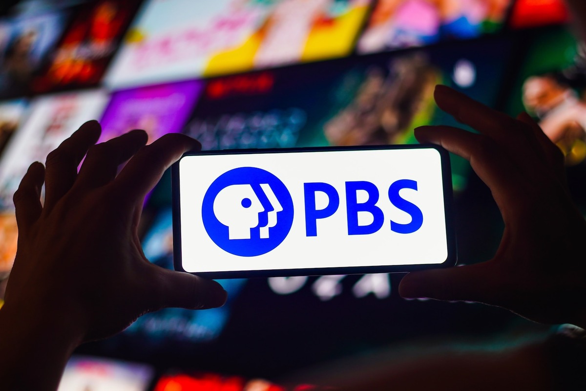 PBS poursuit l'administration Trump sur un décret exécutif ciblant la radiodiffusion publique