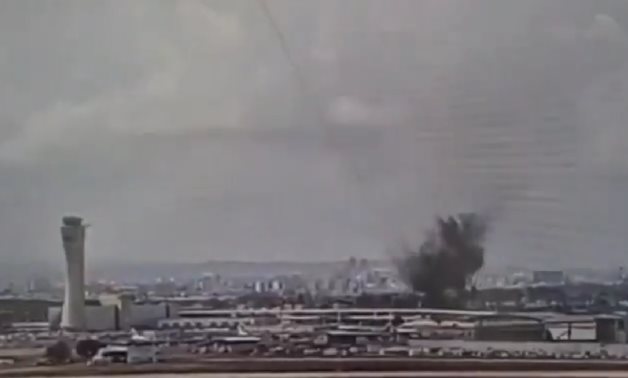 VIDÉO: Au moins 8 blessés alors que les missiles houthi frappent l'aéroport de Ben Gurion, éluant les défenses