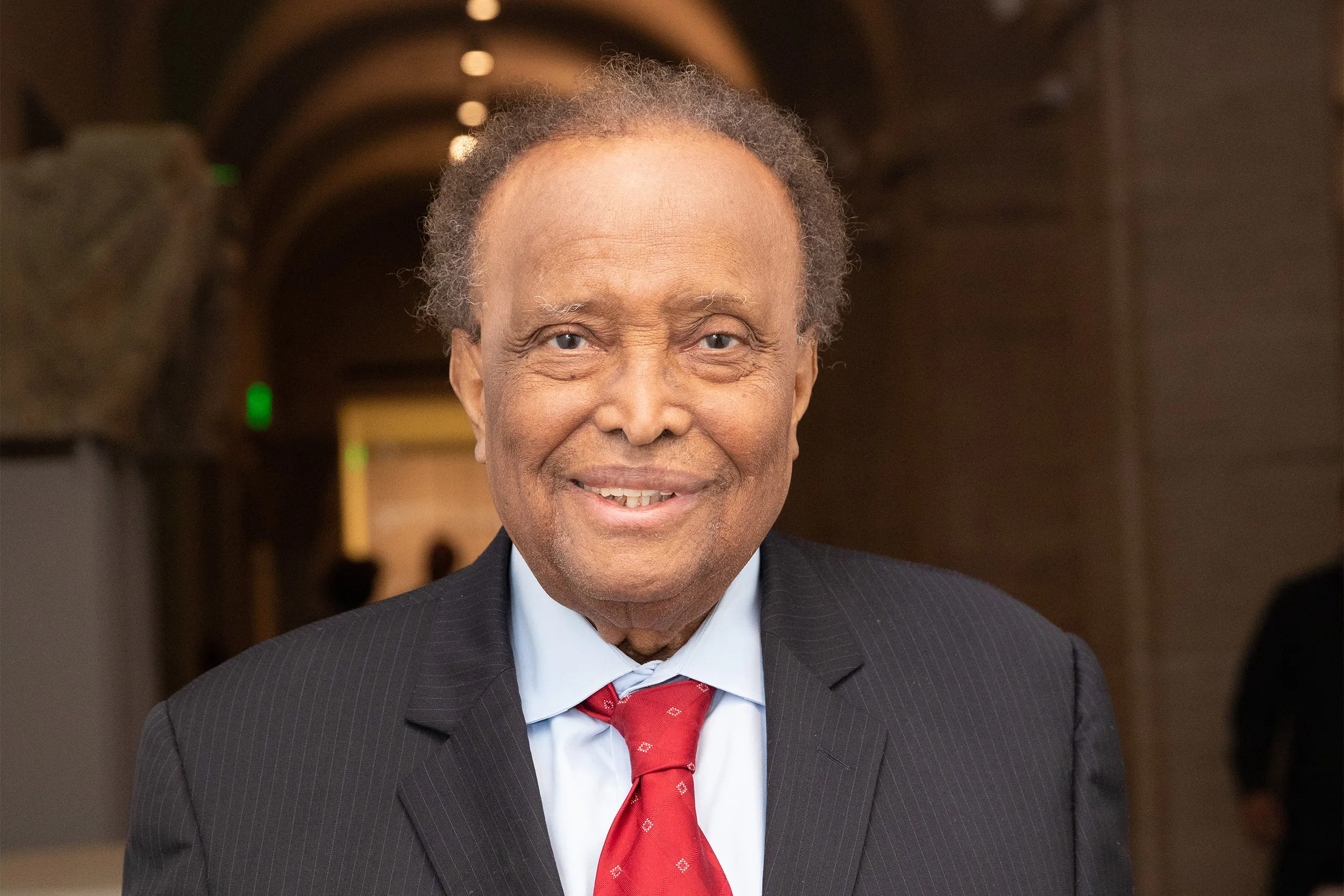 12 juin: les militants demandent la reconnaissance de l'ancien ambassadeur des États-Unis, Walter Carrington, autres