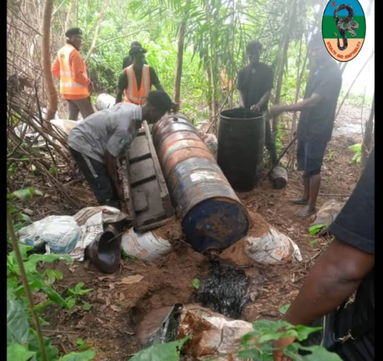 Insécurité: les troupes arrêtent 43 voleurs de pétrole, découvrent 27 sites de relève illégaux dans le delta du Niger