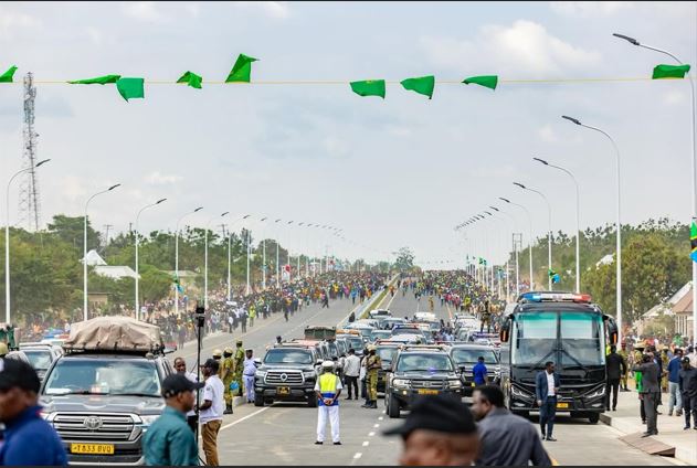 Jalon comme Samia ouvre officiellement le pont JP Magufuli