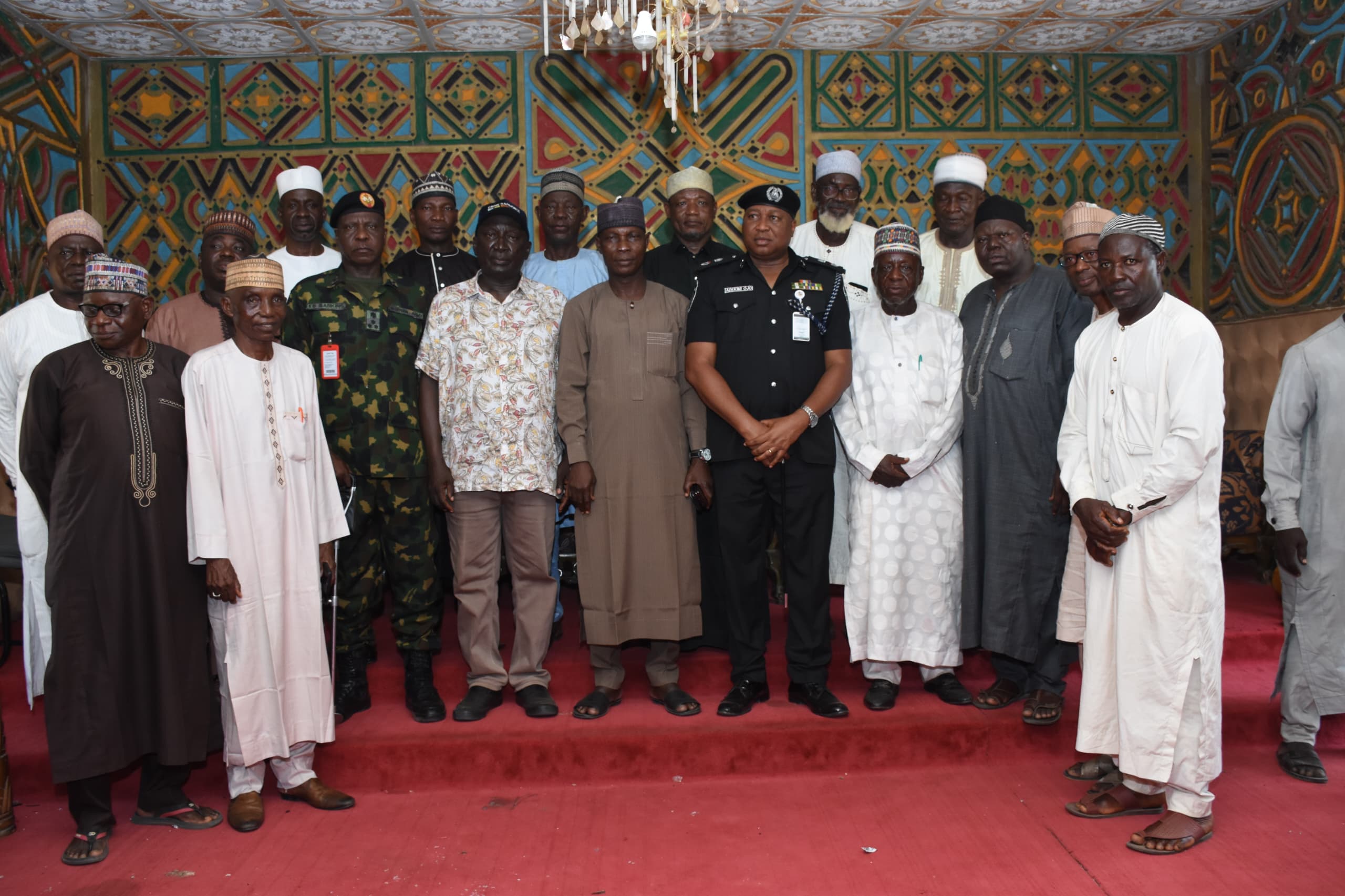 Kwara: Calm restauré à Lafiagi en tant que commandants de sécurité visiter la communauté