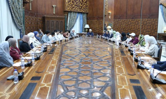 Le grand imam d'Egypte d'Al-Azhar: la véritable humanité ne peut pas être dirigée par le commerce des armes et les économies de destruction