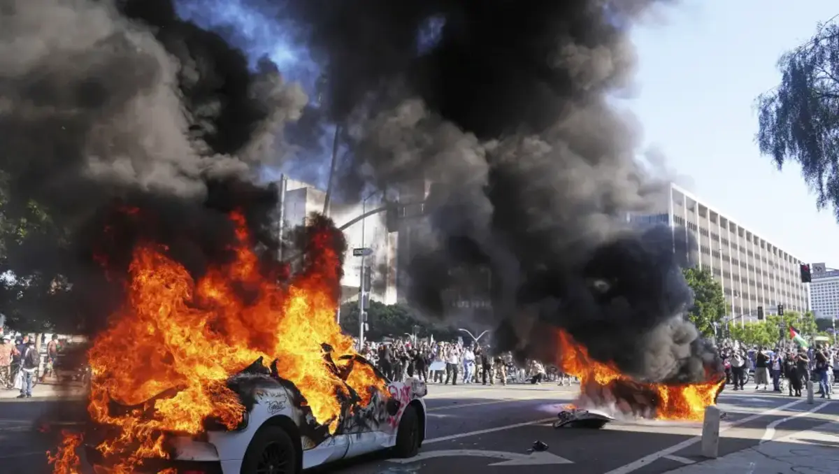 Les manifestations de l'immigration américaine: `` Arrêtez les raids '', dit à Trump, maire de Los Angeles dit à Trump