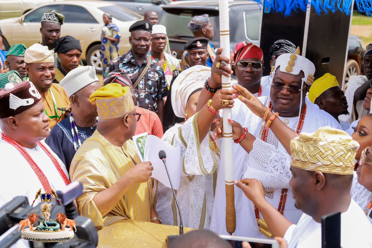 Ogun Gov installe un nouvel Olu de Paata Abiodun Kingdom