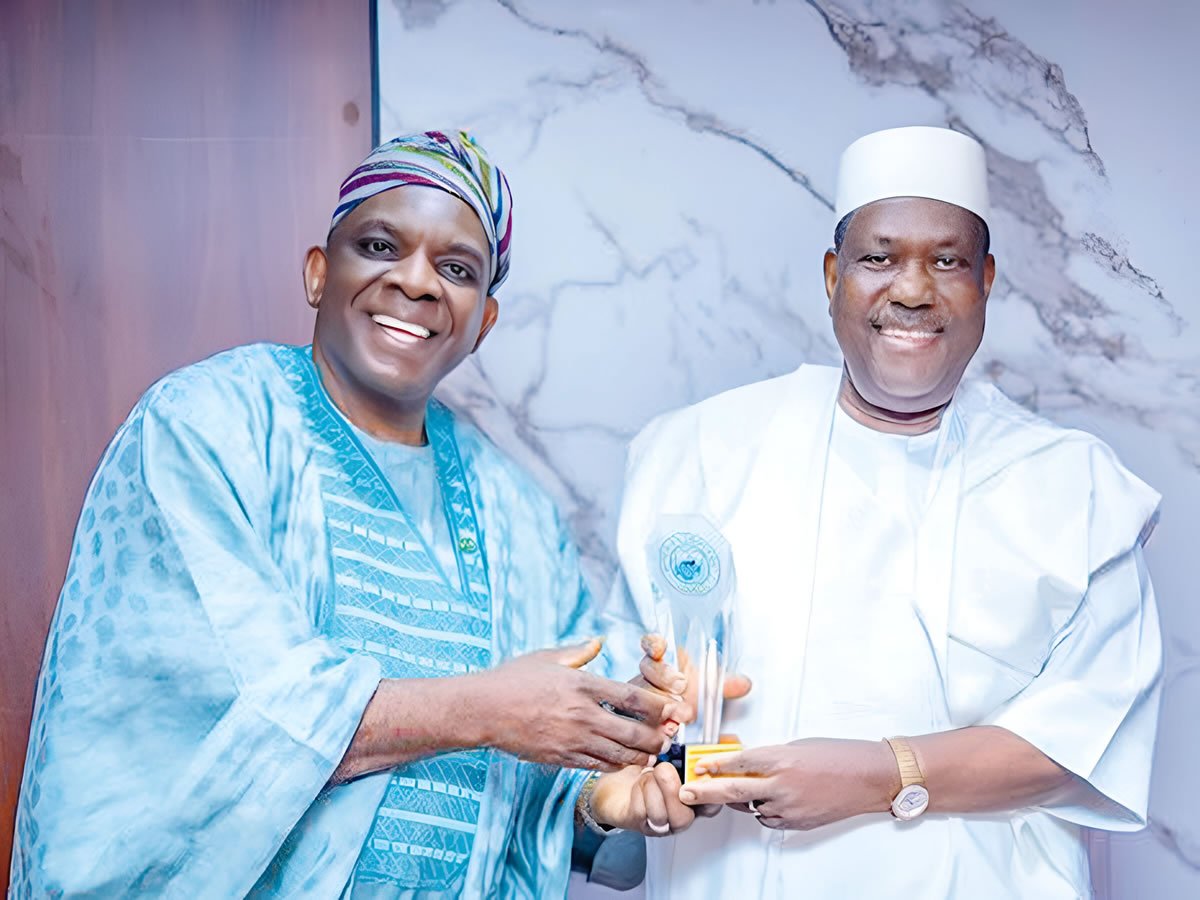 SGF Akume visite NSC, réaffirme le soutien aux réformes du secteur maritime