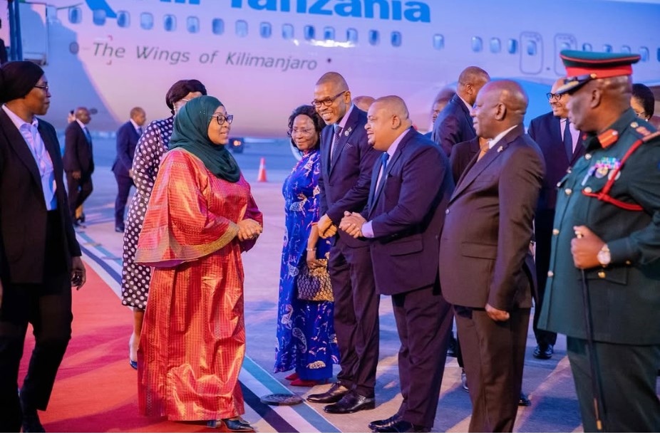 Samia atterrit au Mozambique pour Independence Golden Jubilee