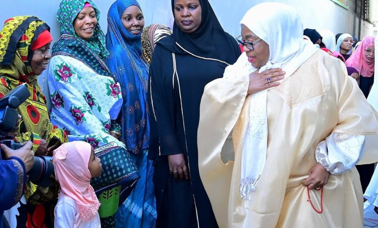 Samia transmet les salutations de l'Aïd, insiste sur la paix, l'obéissance à Dieu