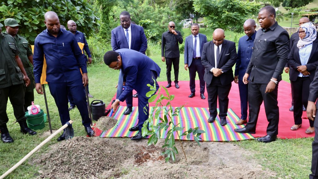 Tanzanie pour marquer la Journée mondiale de l'environnement avec une campagne anti-pollution