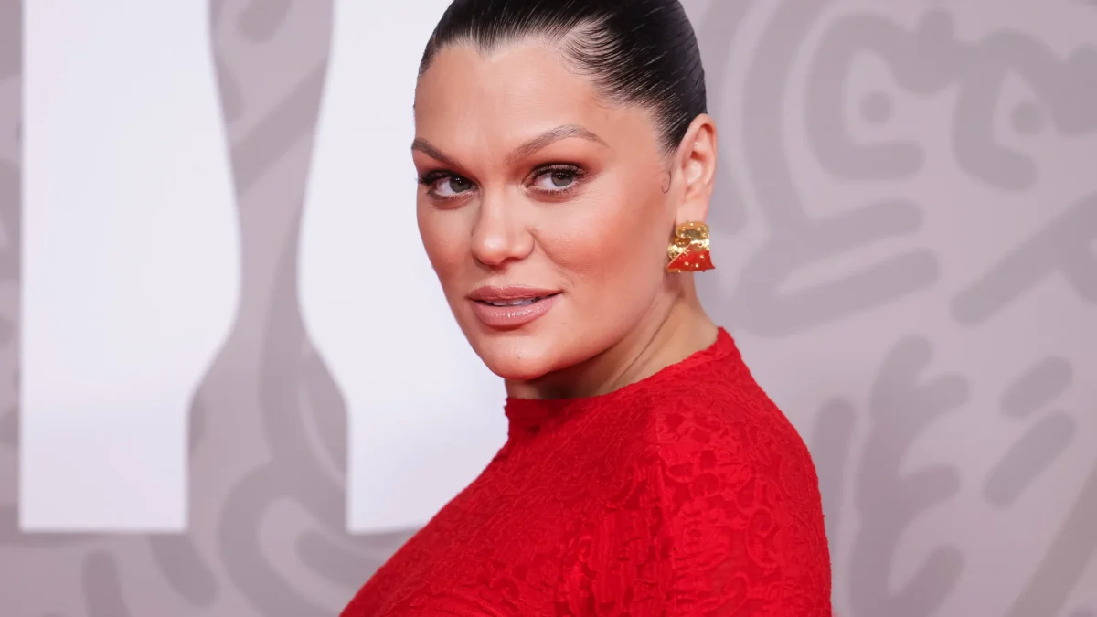 `` Happy Tears '', Jessie J dit après le succès de l'opération de cancer