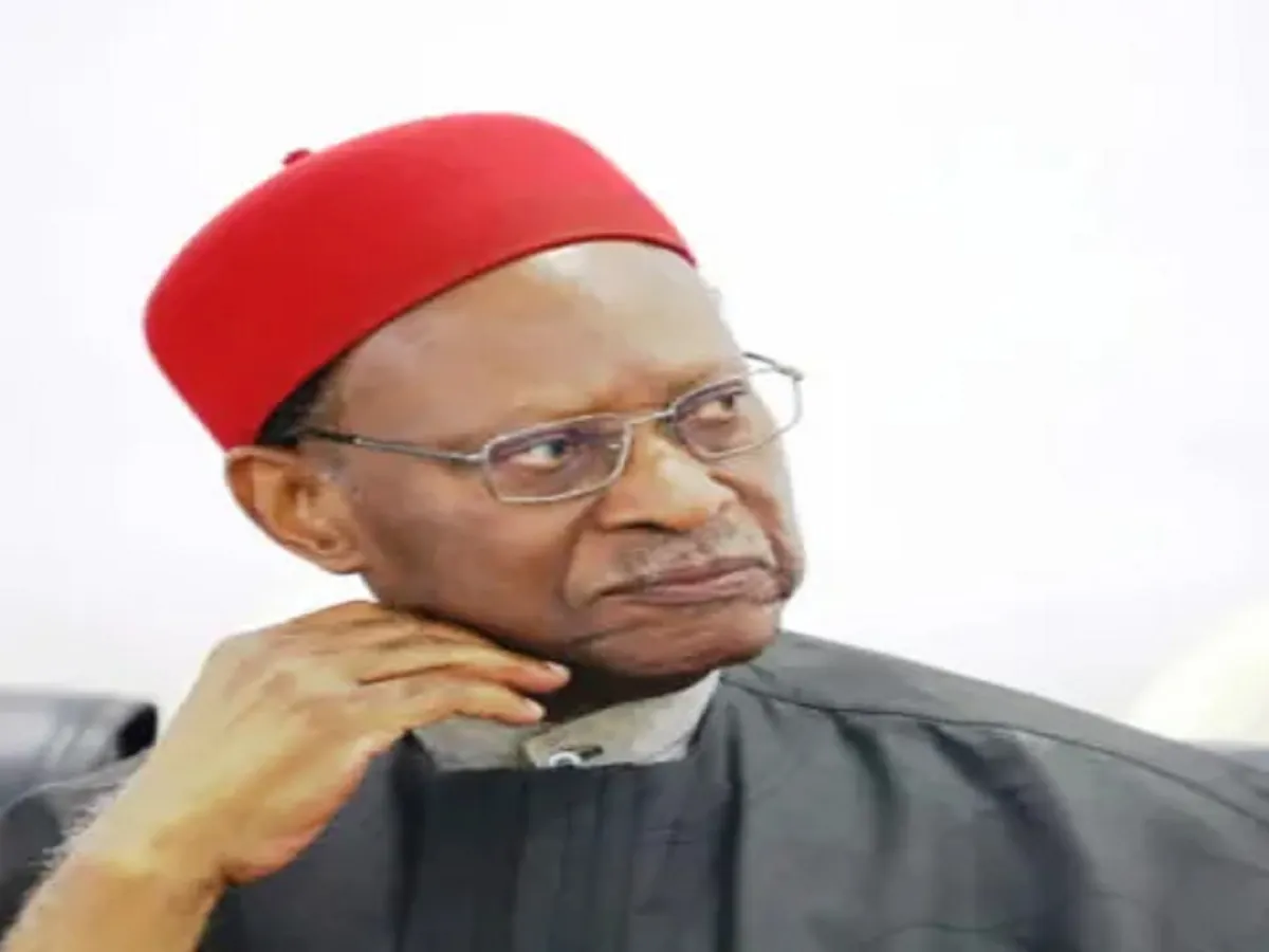Les Patriots passent au sommet constitutionnel à mercredi pour honorer Buhari, Awujale