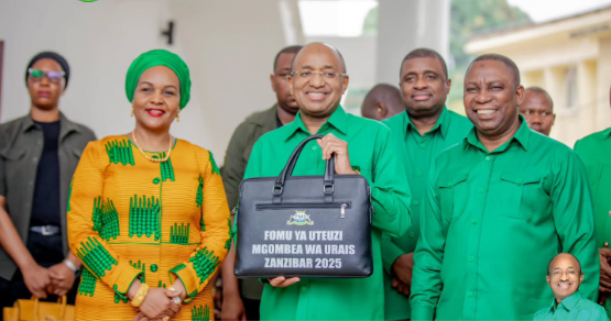 Mwinyi choisit des formulaires de nomination, appelle à des campagnes pacifiques